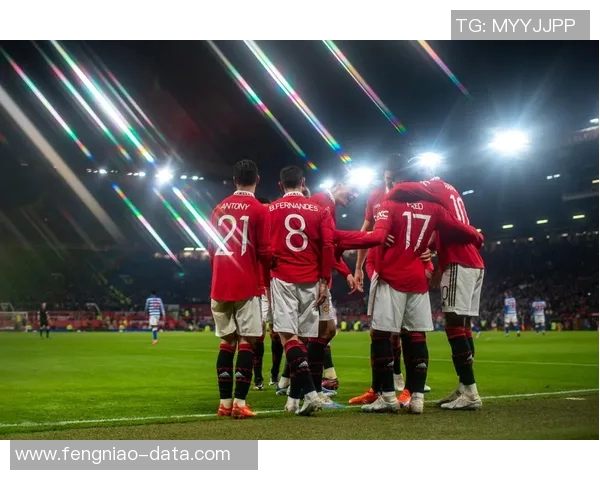 足总杯大战：拜仁狂胜曼联五球赛场瞬间引发热烈反响